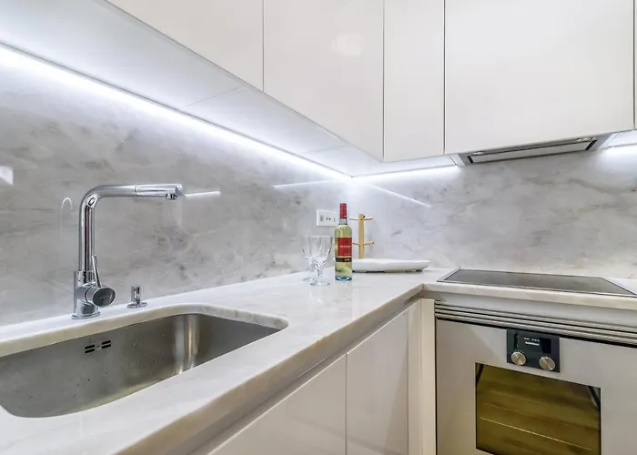 Modern Flat In Downtown By Lovelystay Lisboa
